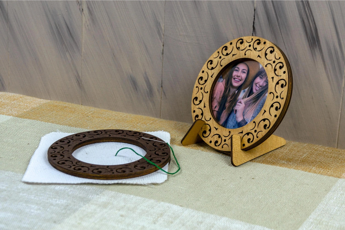 Magnetic Round Embroidery Hoop Set
